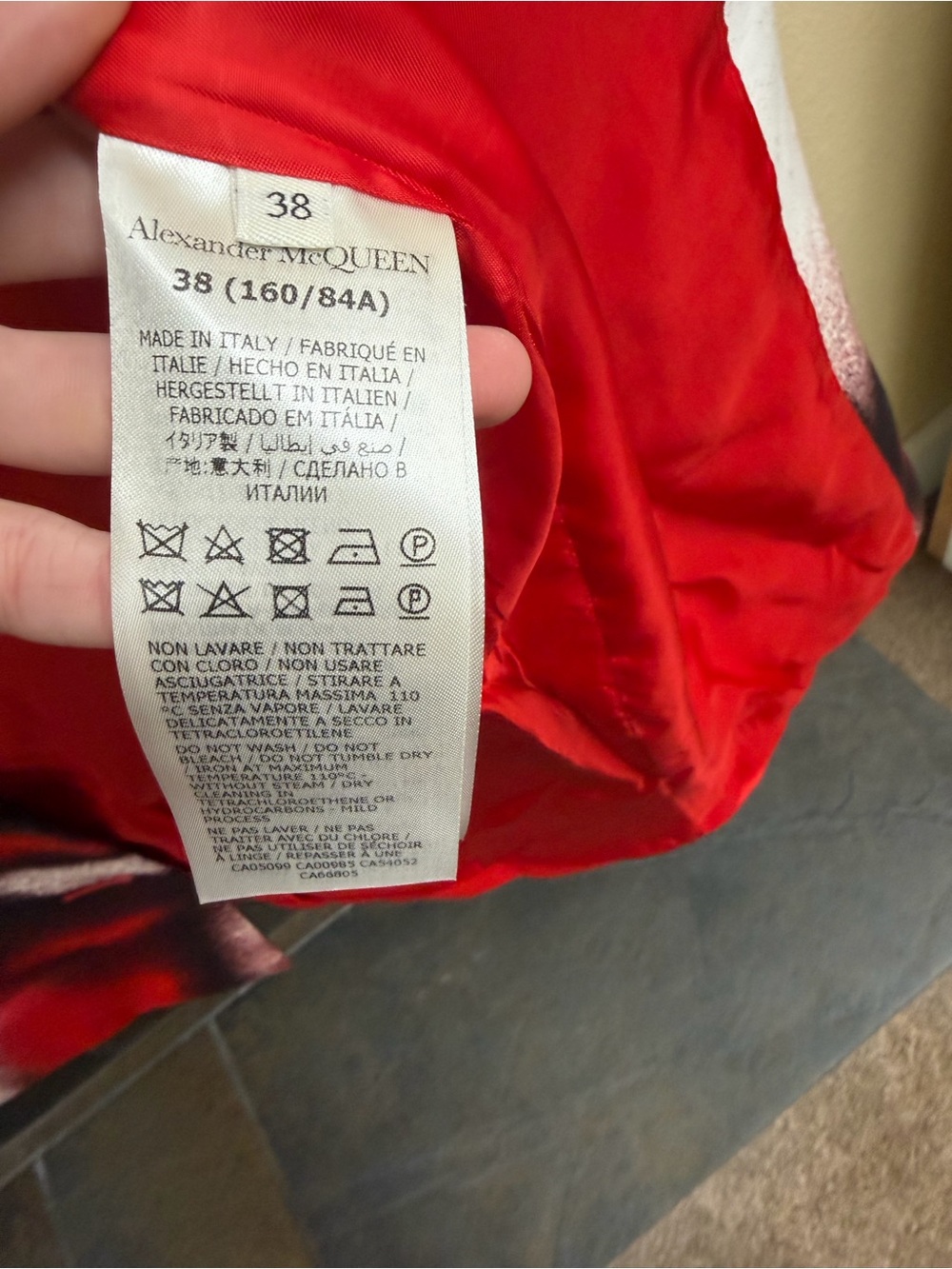 Alexander McQueen Red, Black & White Spray-Print Blazer — NWOT - very oversized - Picture 5 of 7